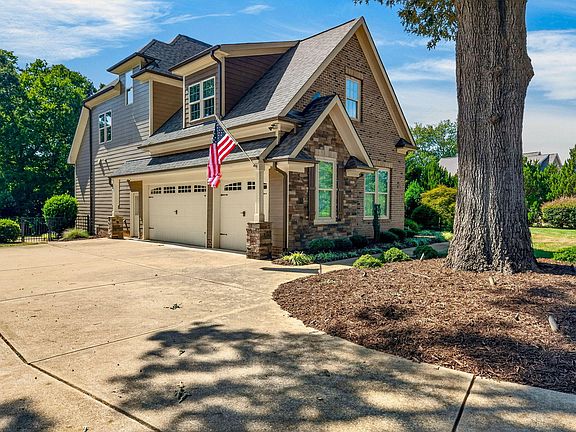 4th image of 691 Hawthorne Pl