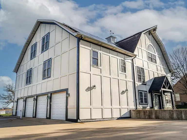 9439 Corneils Rd — Photo 43