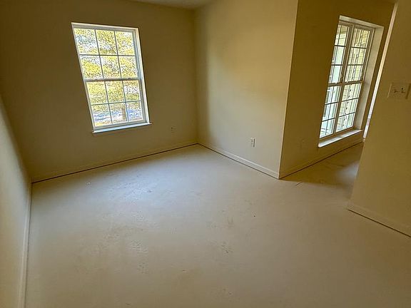 3rd image of 820 Wembley Dr #2C