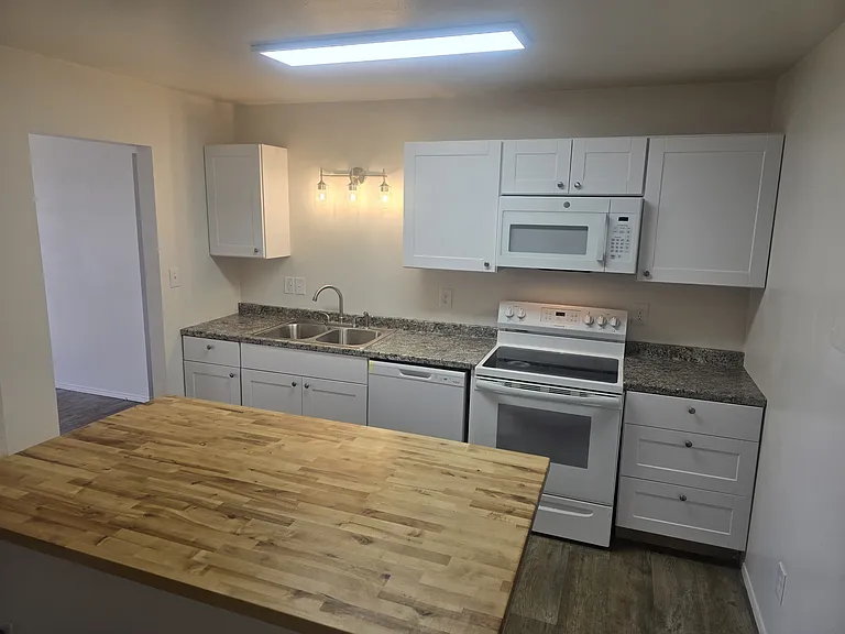 409 River Rd — Photo 12