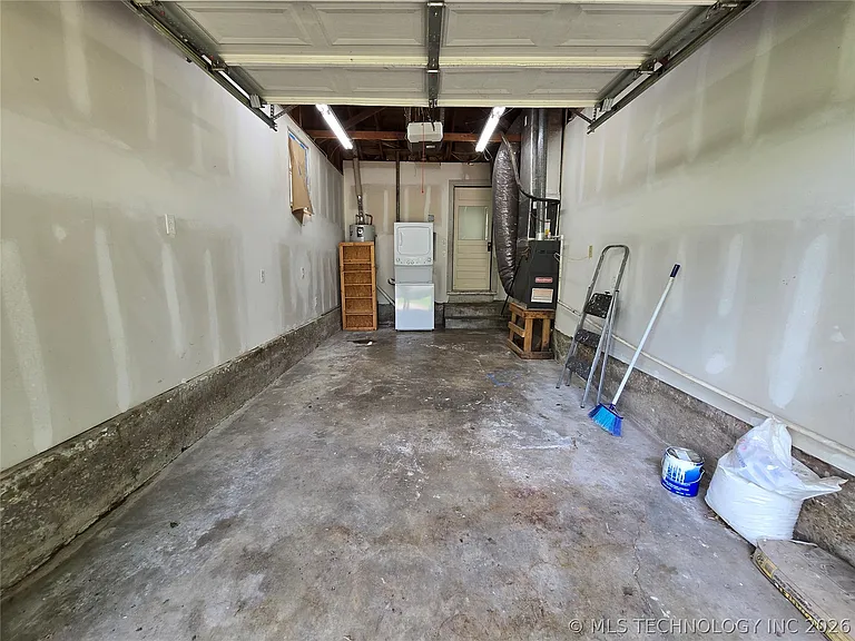 237 E 45th Pl — Photo 26