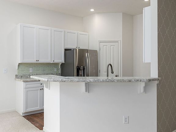 5th image of 732 Redwood Ln