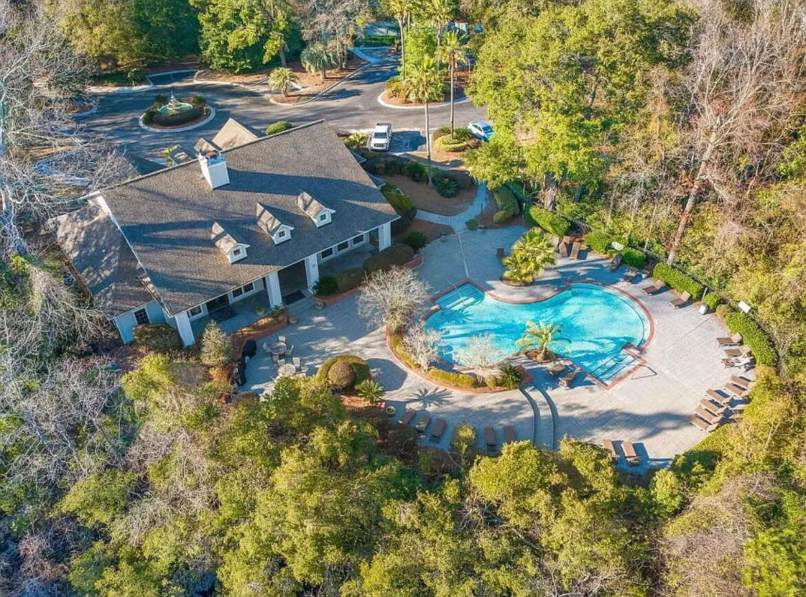 2 bed, 948 sqft, $2,200 — Photo 2