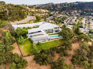 7877 Mulholland Dr, Studio City, CA 91604