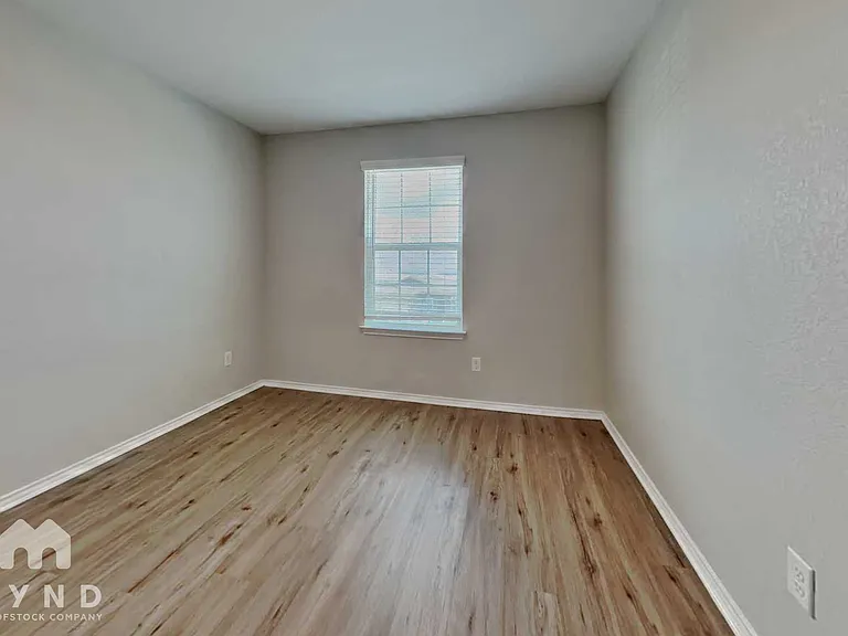 10327 Dunlap — Photo 17