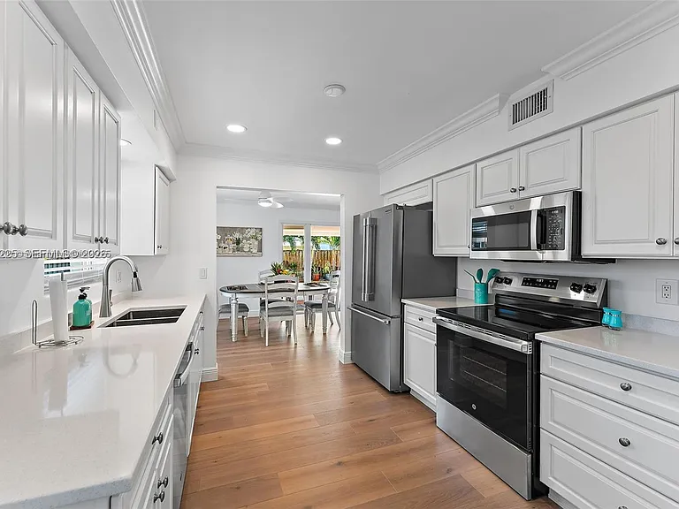 324 Tequesta Dr — Photo 12