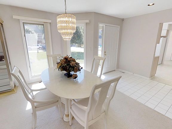 5th image of 24600 Edgewood Dr #1