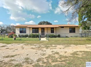 131 Oak Park Rd, Adkins, TX 78101