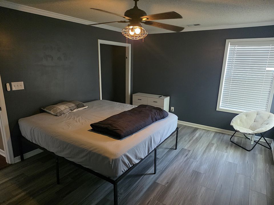 1st image of 305 Head Water Way #1