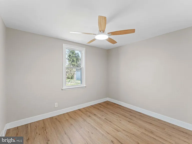 204 E Mill Rd — Photo 13
