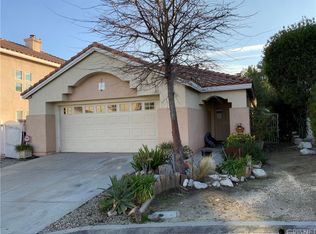 19300 San Leandro Dr, Santa Clarita, CA 91321