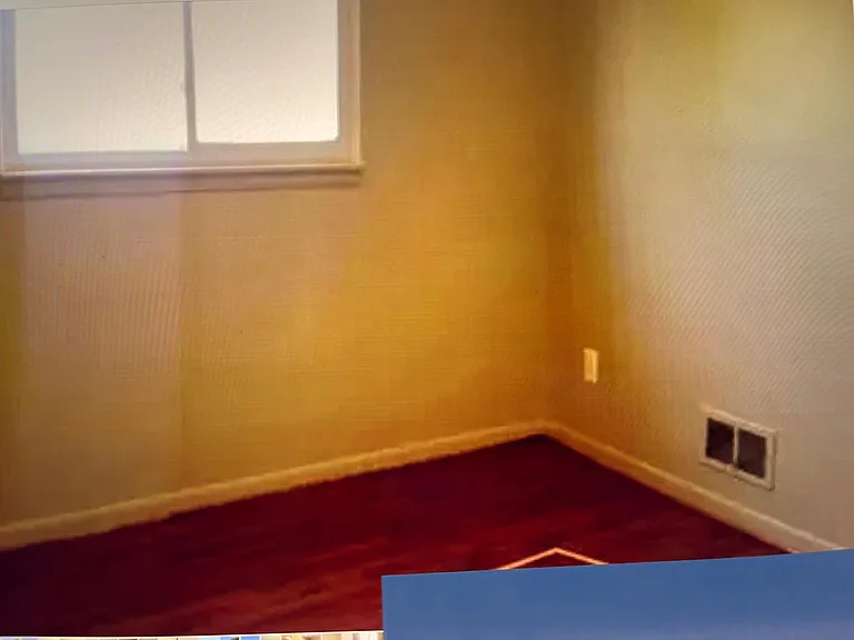 2215 Otis Ave — Photo 2