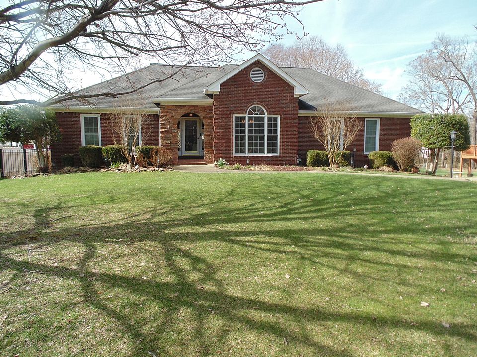 1st image of 210 Ashebrooke Ln