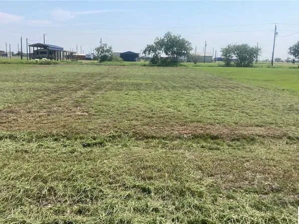 87 Baracuda Dr, Palacios, TX 77465