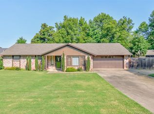 2400 Oakdale Dr, Bartlesville, OK 74006