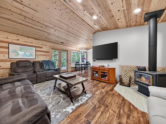 3rd image of 718 Timber Ridge Rd