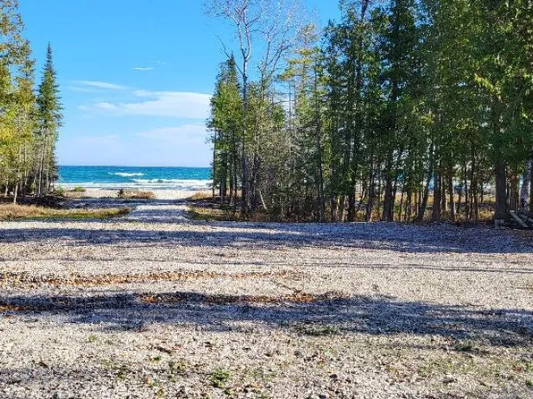 1404 E Huron Dr, Pointe Aux Pins, MI 49775