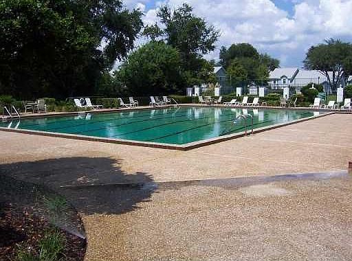 Pool & Clubhouse 2/3