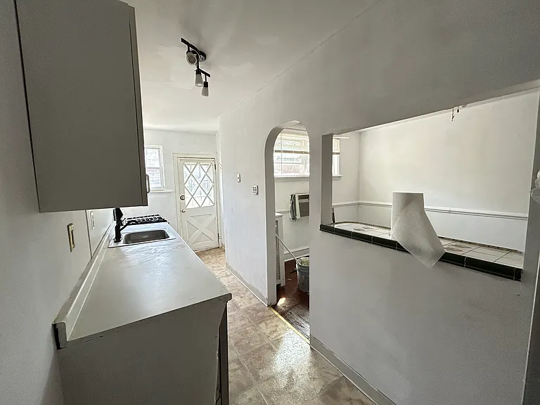 249 N Linden Ave — Photo 4