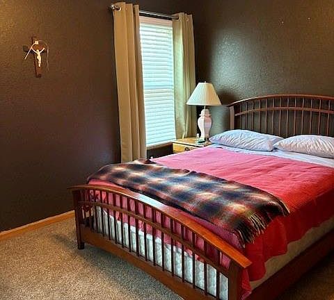 5th image of 420 Rees St