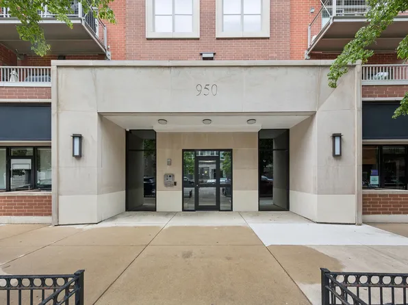950 W Huron St Unit 403, Chicago, IL 60642