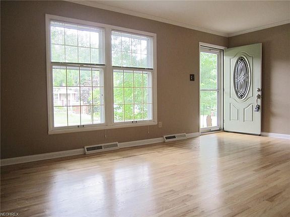 2nd image of 372 Green Hill Dr