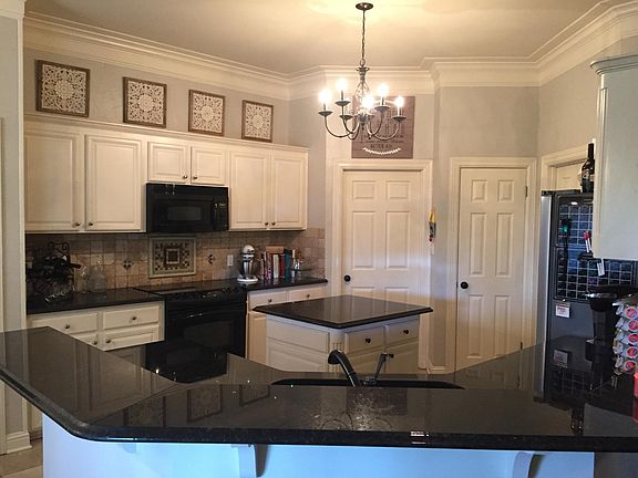 2nd image of 403 Stonebrook Blvd