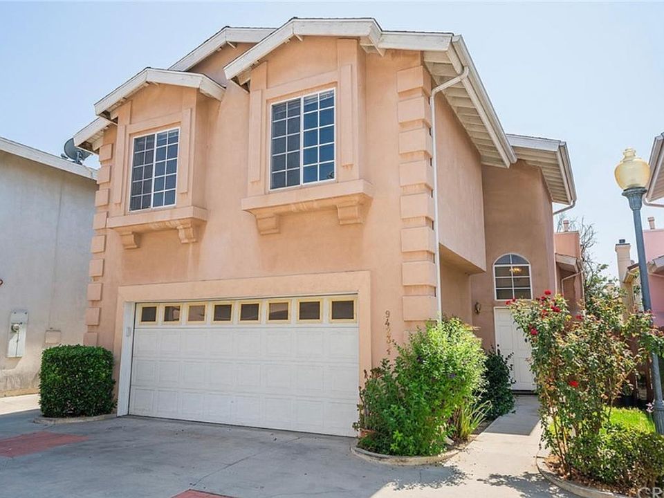 1st image of 9423 Burnet Ave #1/2