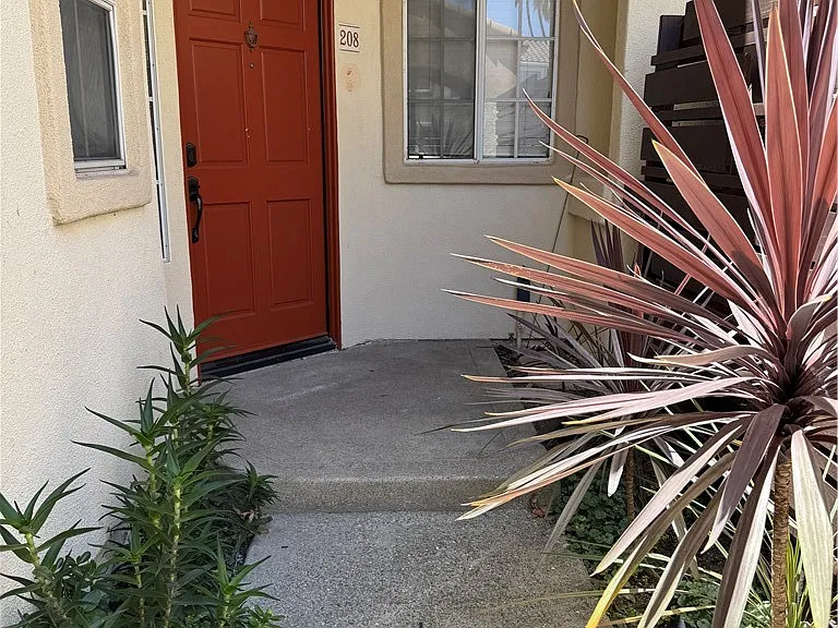 208 Chandon — Photo 17