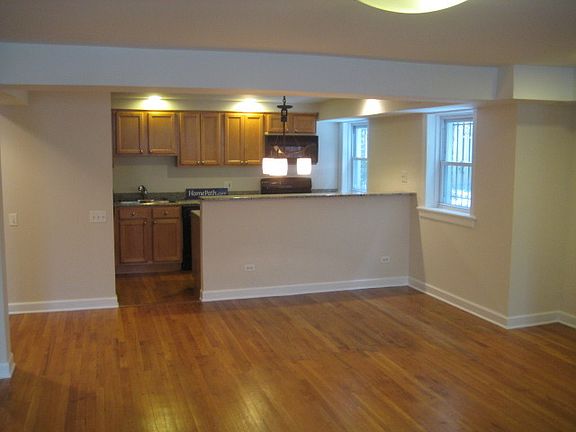 3rd image of 7448 N Damen Ave #G