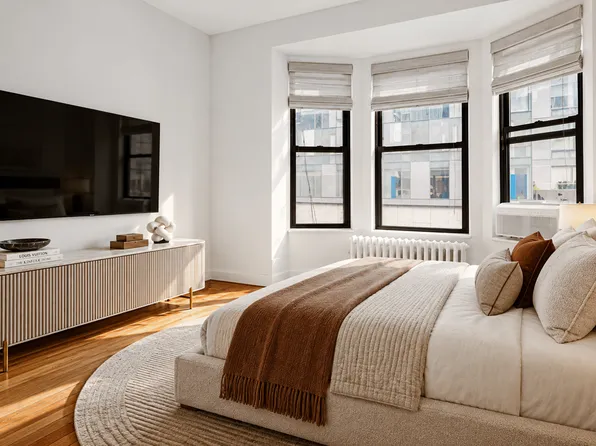 1264 Lexington Avenue image 1 of 7