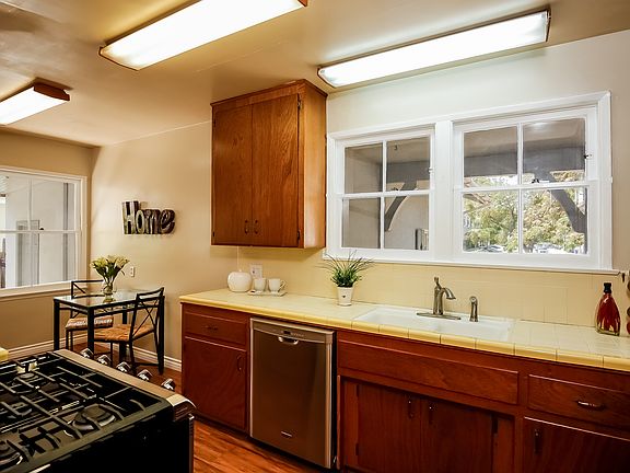 4th image of 15951 Rosalita Dr