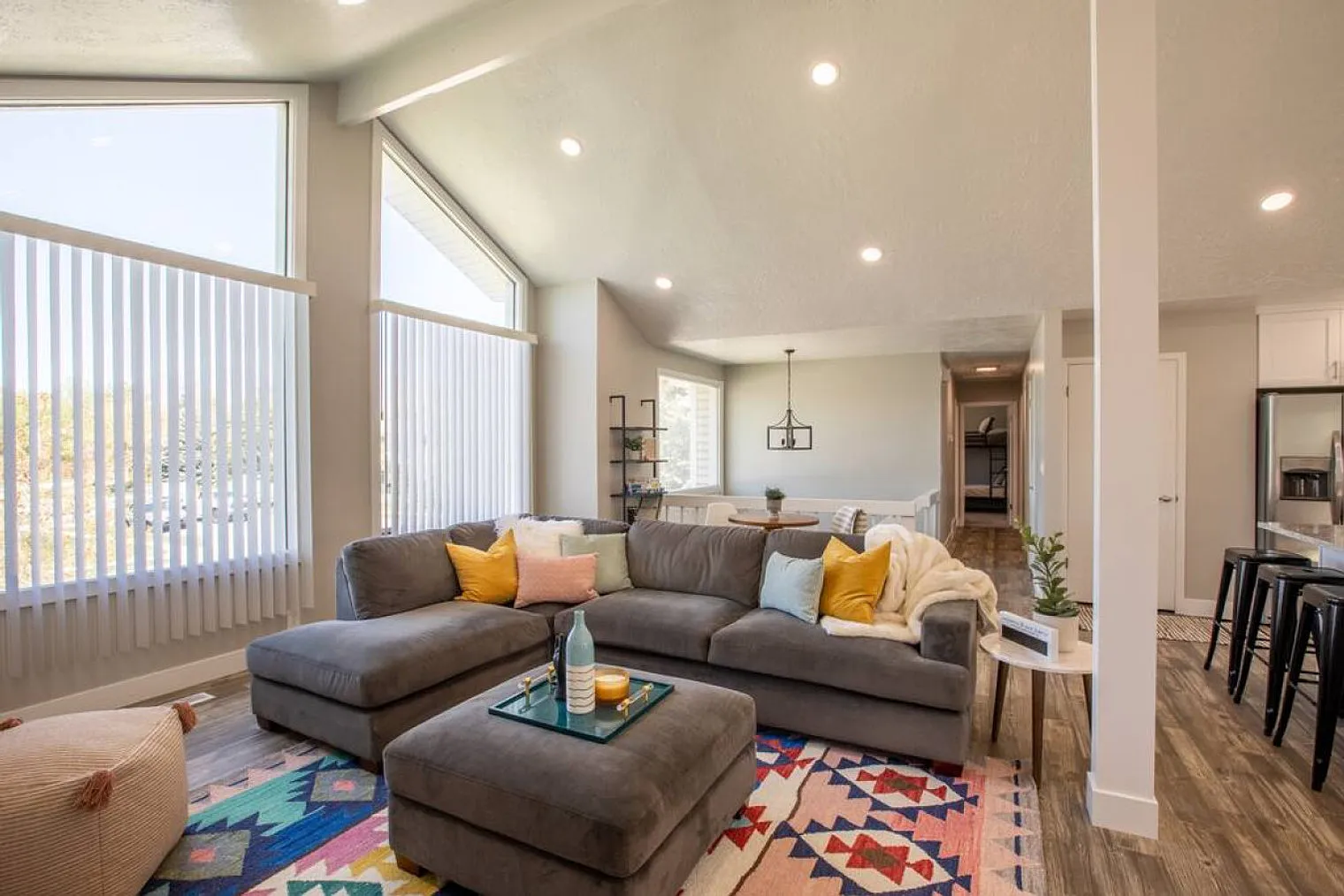 3 bed, 2.0 bath, 1097 sqft, $5,400 — Photo 1