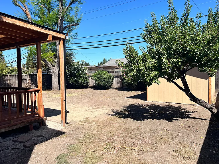 137 Washington Dr — Photo 20
