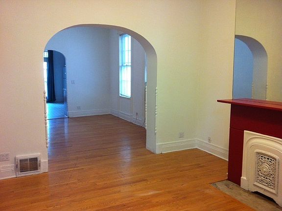 3rd image of 724 W Aldine Ave #2