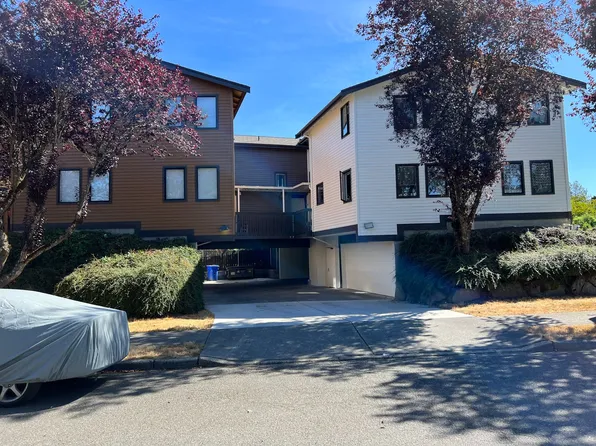 3101 NE 11th Pl, Renton, WA 98056