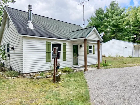 6879 Beach Rd, Johannesburg, MI 49751