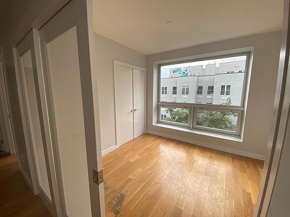 4th image of 25 Montrose Ave APT 403