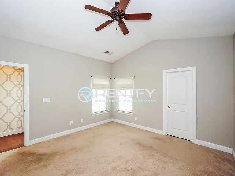 2506 Gallery Dr — Photo 11