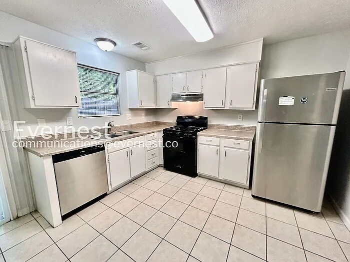 1373 Mill Lake Cir — Photo 6