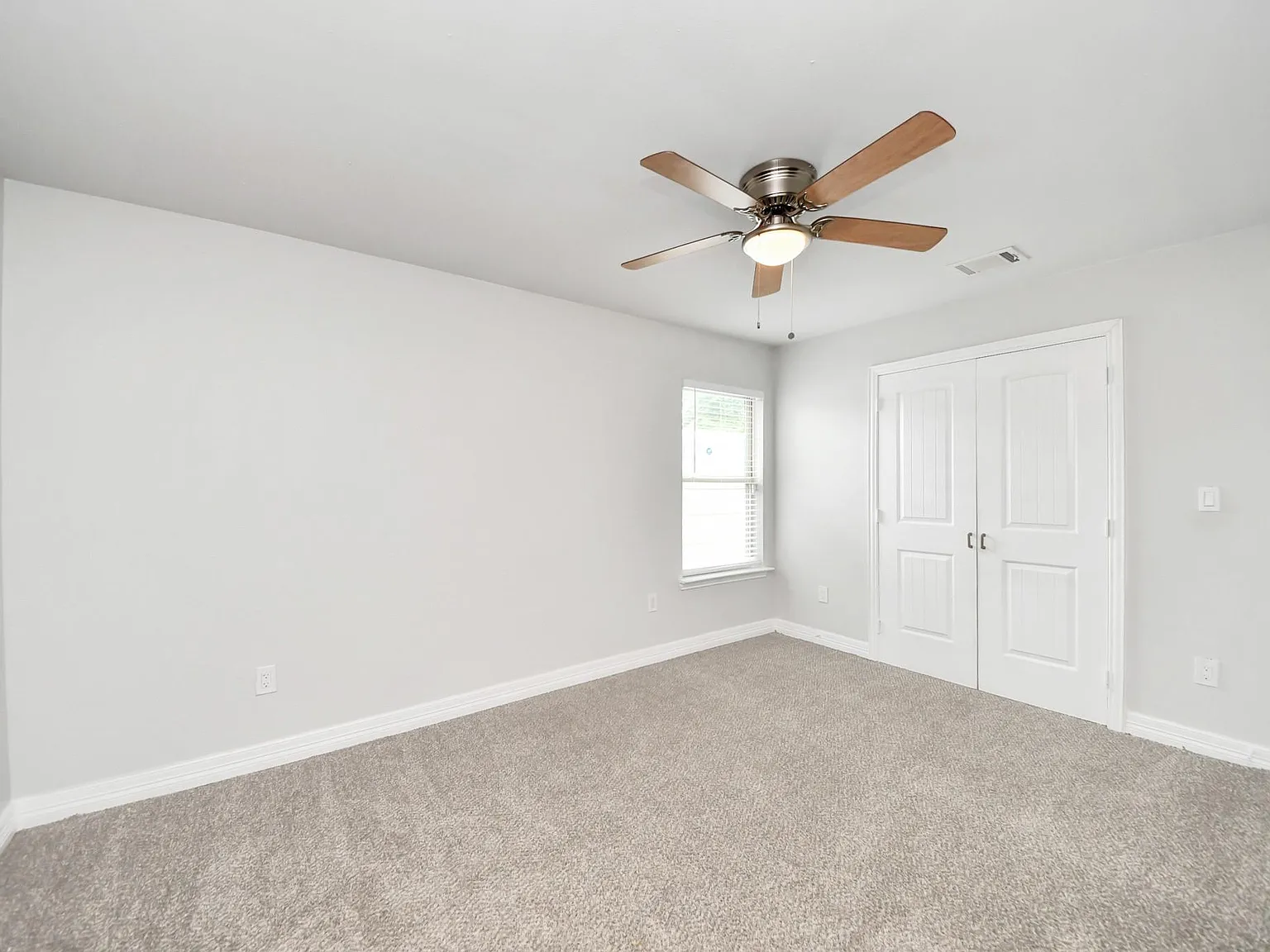3 bed, 2.0 bath, 1400 sqft, $1,975 — Photo 3
