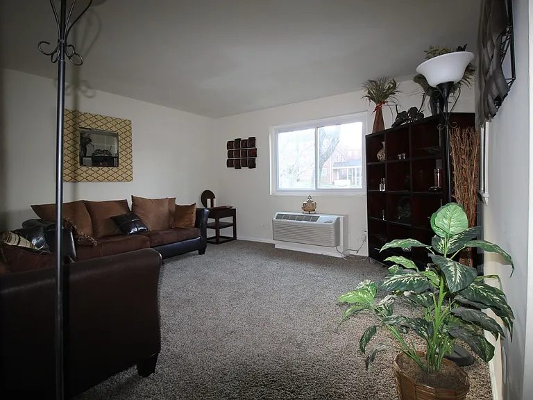 1300 Wildwood Pkwy — Photo 2