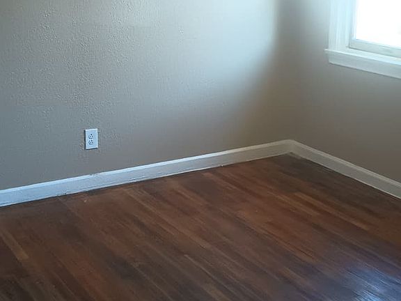 3rd image of 122 E Grand Ave #2
