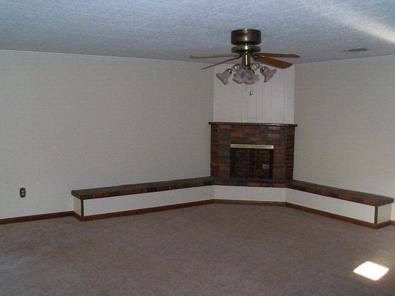 2nd image of 225 Oakshire Dr