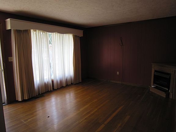 Living room (walls are egg shell now)