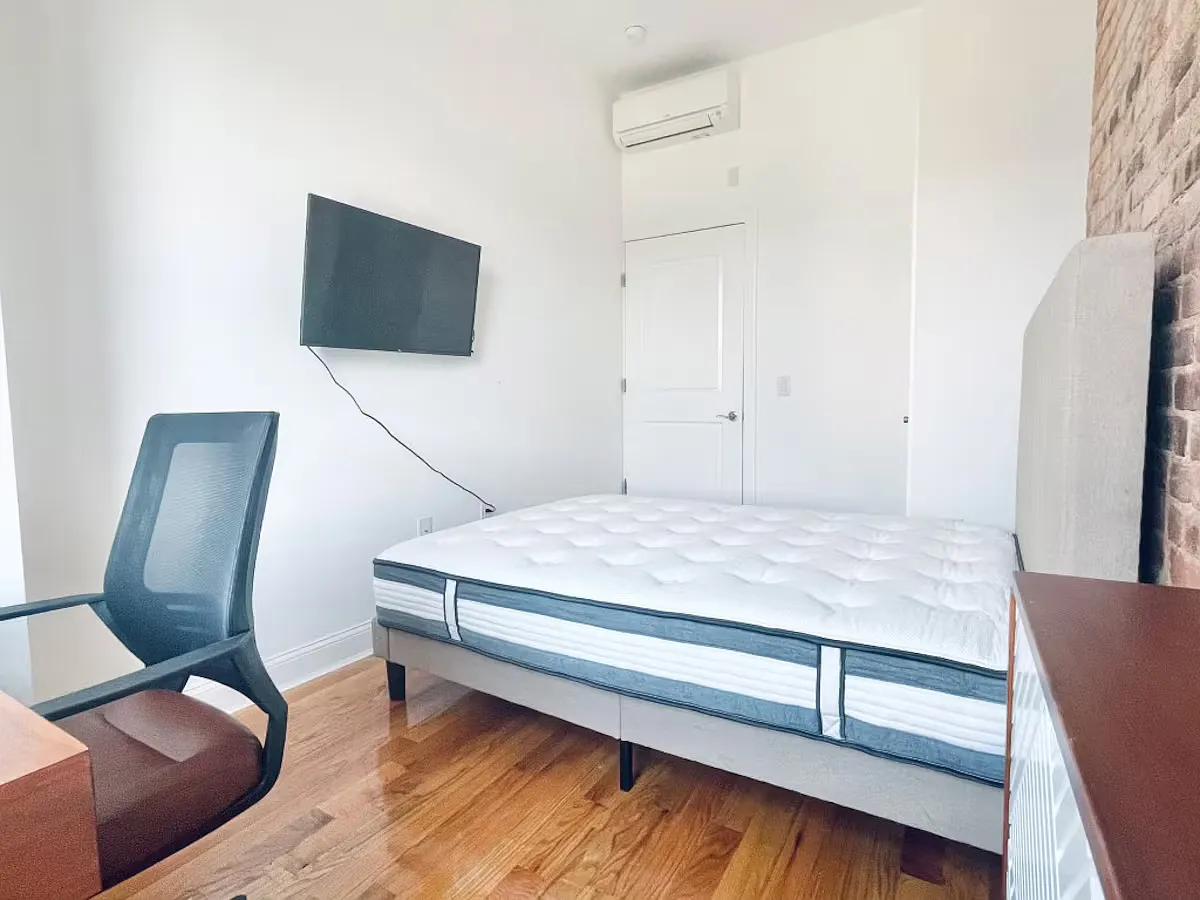 Bedroom - 5648 Myrtle Ave #3-214