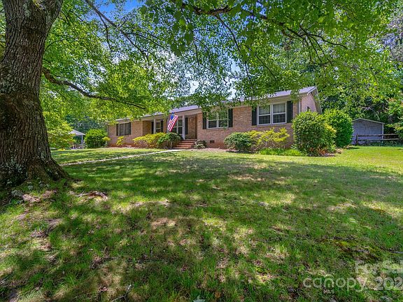 4th image of 2259 Helen Dr