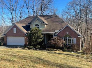 16 Briar Oaks Dr, Huntington, WV 25704