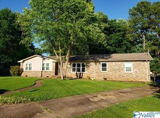 7802 Michael Cir SW, Huntsville, AL 35802