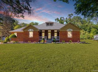 38820 Barth St, Romulus, MI 48174